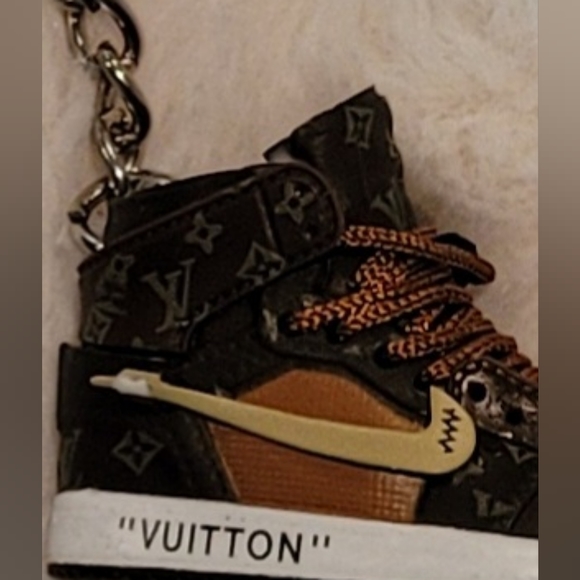 New Luxury Inspired Keychain / LAST ONE in Brown - Picture 2 of 5